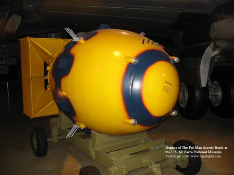 FatManAtomicBombReplica_with_caption